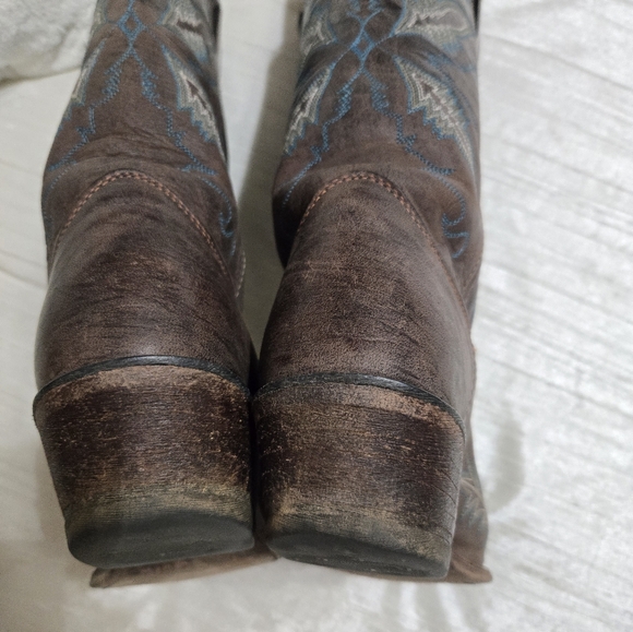 Brown Cowboy Boots with Blue Embroidery By Justin Size 8 - Picture 8 of 11